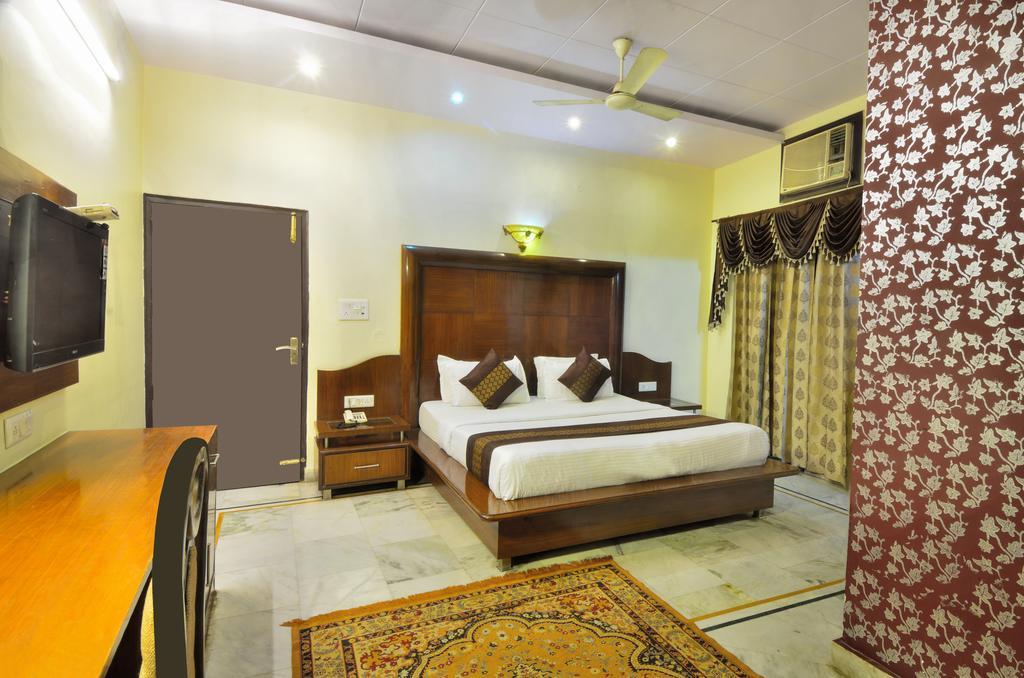 Hotel Roopa International Amritsar Exteriér fotografie