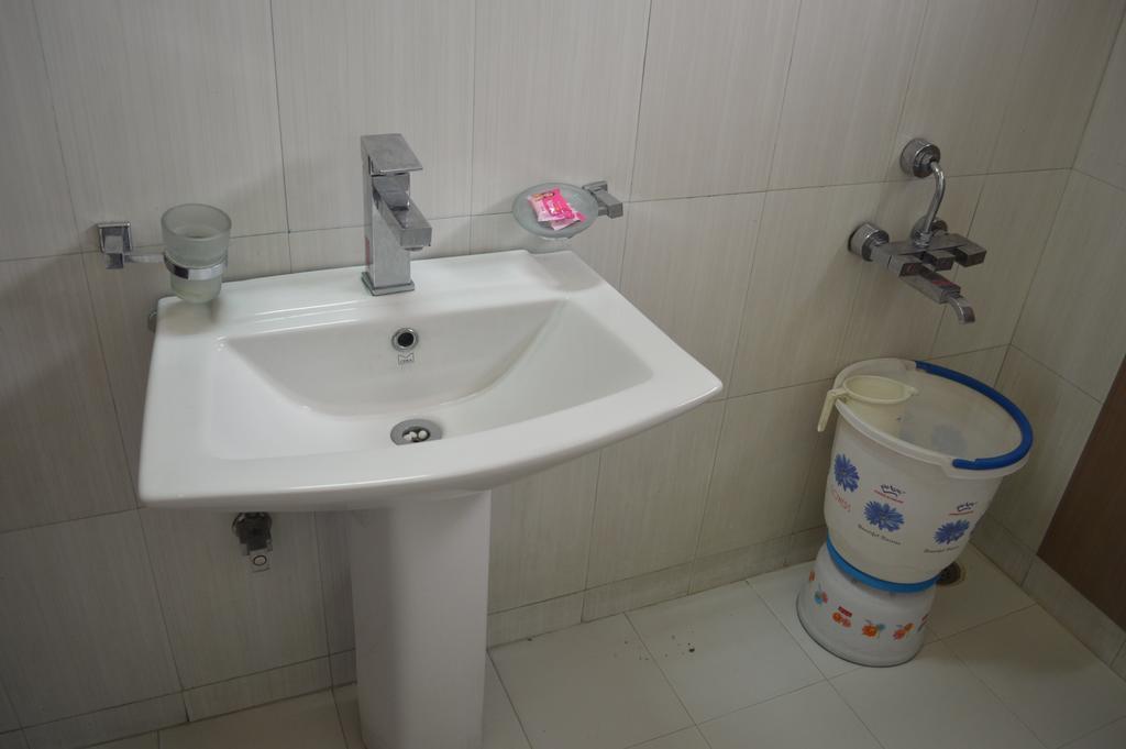 Hotel Roopa International Amritsar Pokoj fotografie